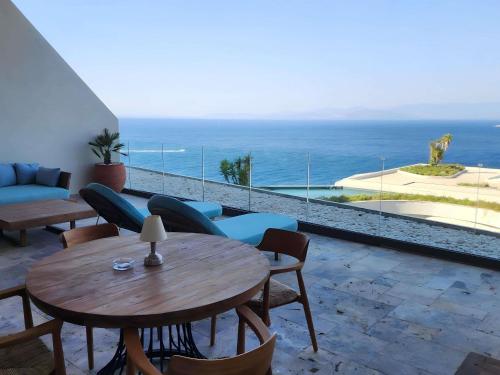 Suite Familiar con 3 dormitorios y vistas al mar del hotel Del\'Mare Reserve Hotel & Spa Bodrum. Foto 2