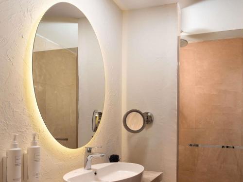 Habitación Doble Superior - Lado del patio del hotel Del\'Mare Reserve Hotel & Spa Bodrum. Foto 1