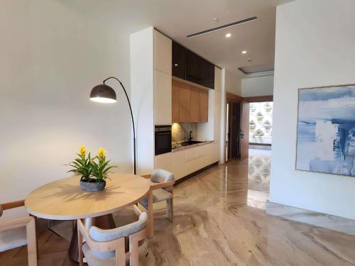 Suite Familiar con 3 dormitorios y vistas al mar del hotel Del\'Mare Reserve Hotel & Spa Bodrum. Foto 7