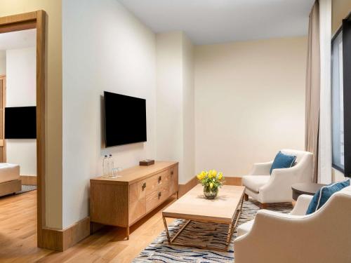 Suite Junior con vistas al patio del hotel Del\'Mare Reserve Hotel & Spa Bodrum. Foto 5