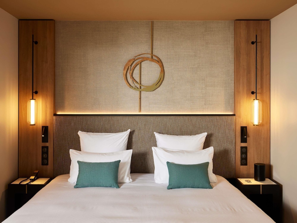 Suite Prestige con 1 cama doble y sofá cama del hotel Domaine du Liziec - Vannes MGallery Collection. Foto 5