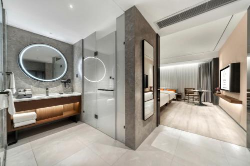 Business Deluxe Twin del hotel UrCove by Hyatt Jiashan Centre. Foto 4
