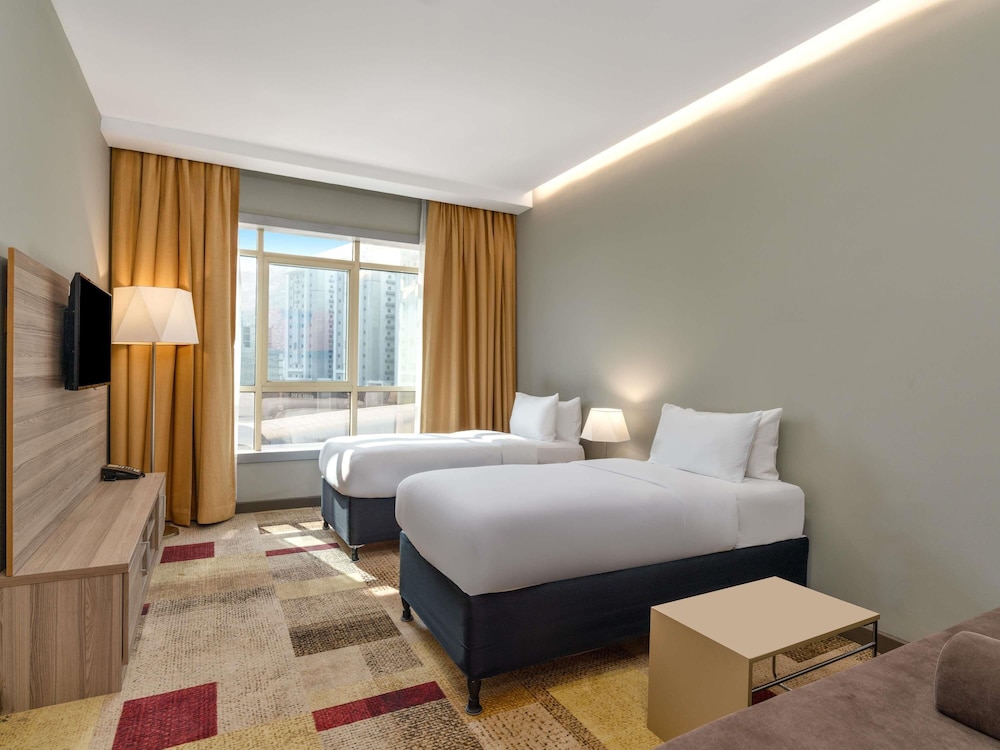 Habitación Classic con 2 camas individuales del hotel Mercure Makkah Aziziah. Foto 8