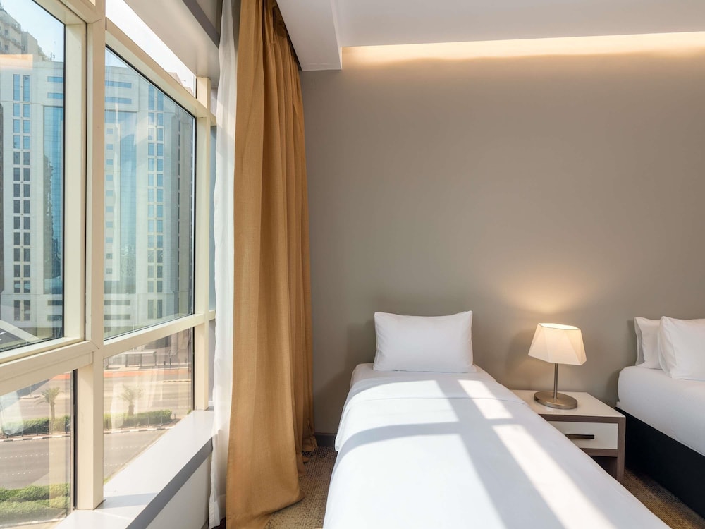 Habitación Classic con 2 camas individuales del hotel Mercure Makkah Aziziah. Foto 7