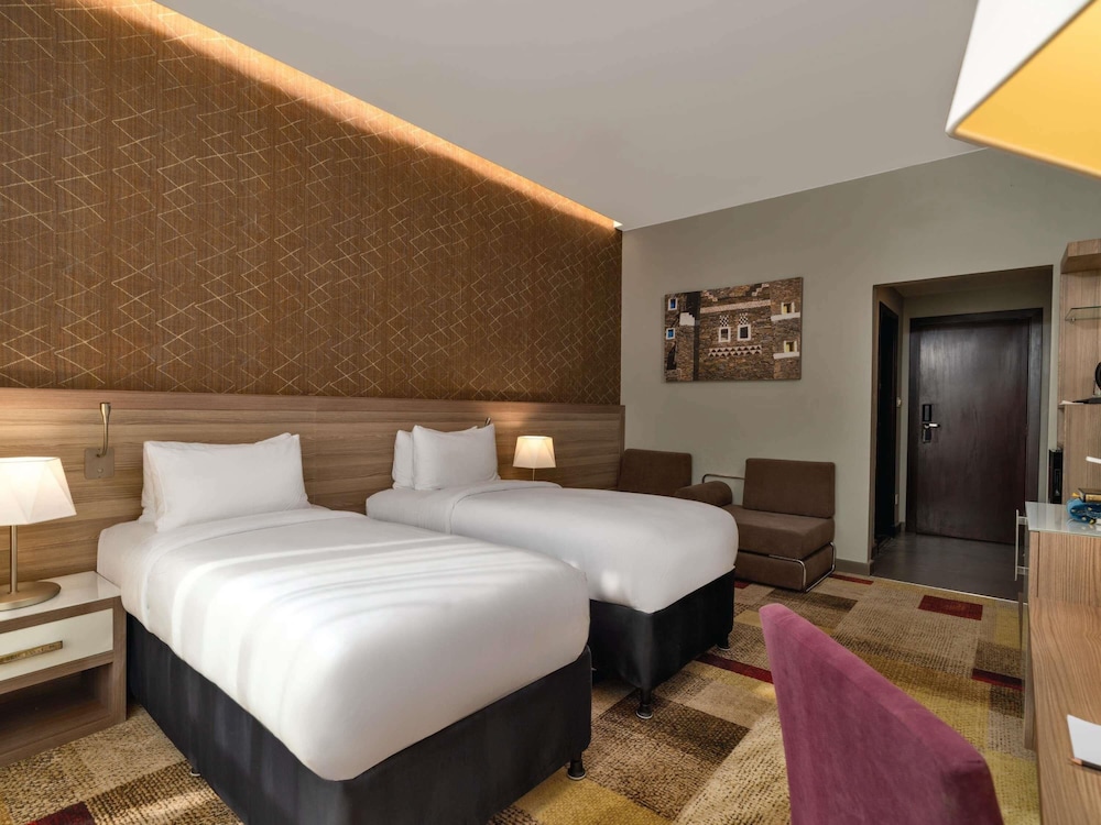 Habitación Classic con 2 camas individuales del hotel Mercure Makkah Aziziah. Foto 10