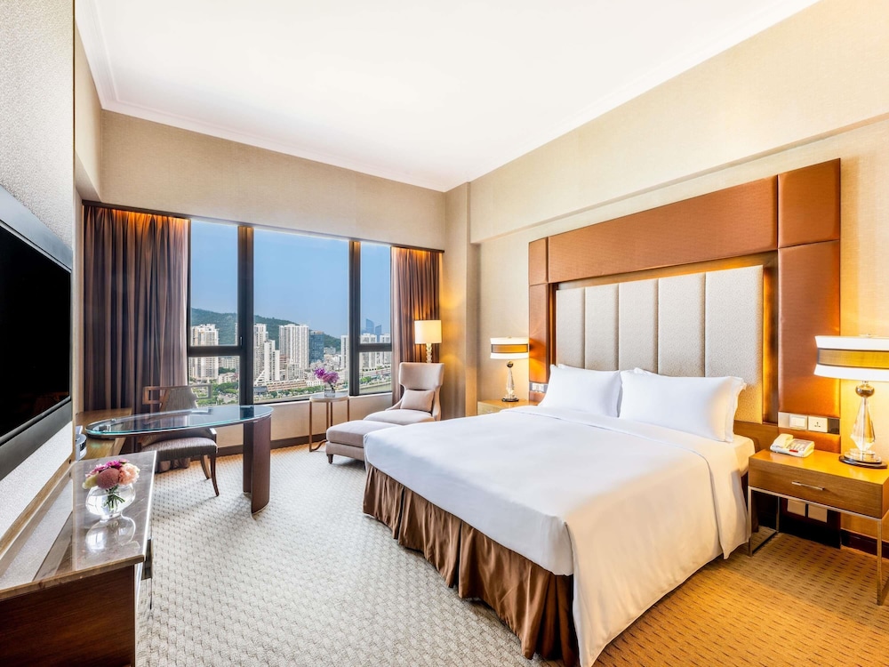 HABITACIÓN LUXURY con cama king size, ventajas Privilege y vistas al río del hotel Sofitel Macau At Ponte 16