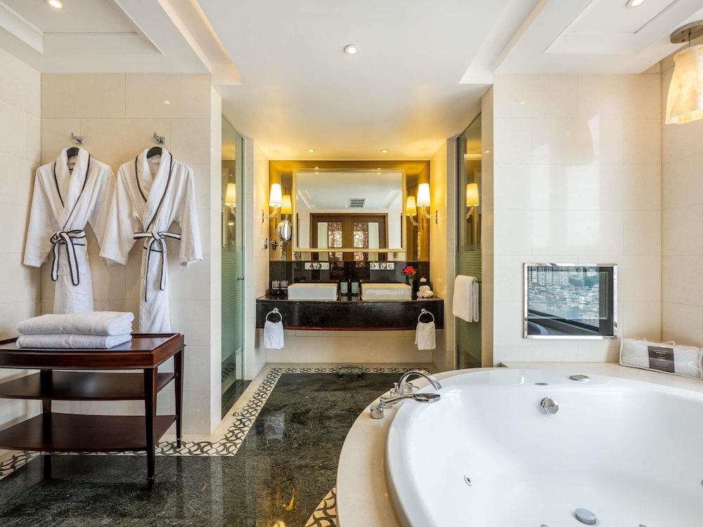 SUITE PRESTIGE con 1 cama king size y ventajas Privilege del hotel Sofitel Macau At Ponte 16. Foto 8