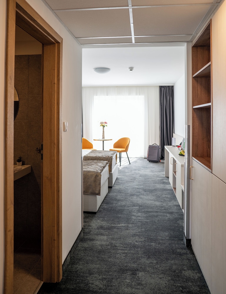Habitación Deluxe doble del hotel Airport Budapest. Foto 11
