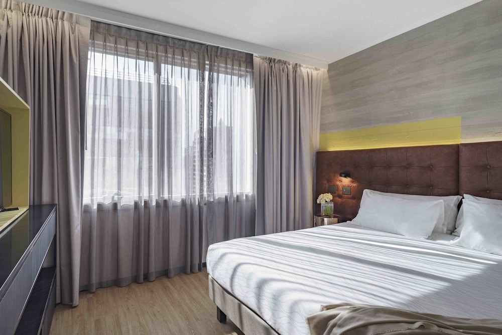 Suite Ejecutiva del hotel Pullman Santiago El Bosque. Foto 3