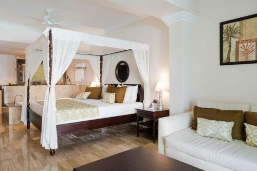 Suite Junior con vistas al jardín del hotel Trs Turquesa - Adults Only - All Inclusive. Foto 2