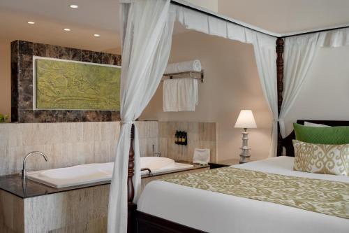 Suite Junior con vistas al jardín del hotel Trs Turquesa - Adults Only - All Inclusive. Foto 4
