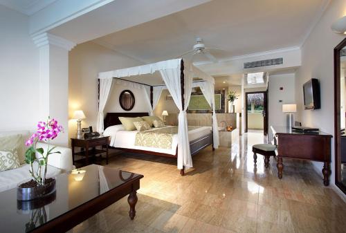 Suite Junior con vistas al jardín del hotel Trs Turquesa - Adults Only - All Inclusive. Foto 2