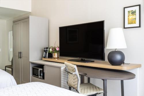 Queen Room - Mobility Access/Hearing Accessible del hotel Holiday Inn - Long Island - ISLIP Arpt East, an IHG. Foto 3