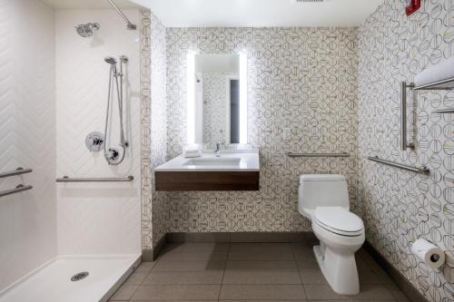 Queen Room - Mobility Access/Hearing Accessible del hotel Holiday Inn - Long Island - ISLIP Arpt East, an IHG. Foto 4