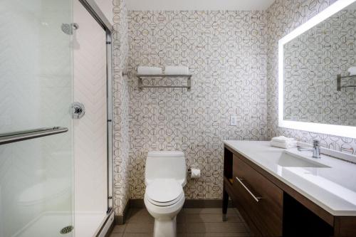Queen Room - Mobility Access/Hearing Accessible del hotel Holiday Inn - Long Island - ISLIP Arpt East, an IHG. Foto 5