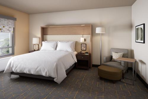 Habitación Estándar - Cama extragrande del hotel Holiday Inn - Long Island - ISLIP Arpt East, an IHG
