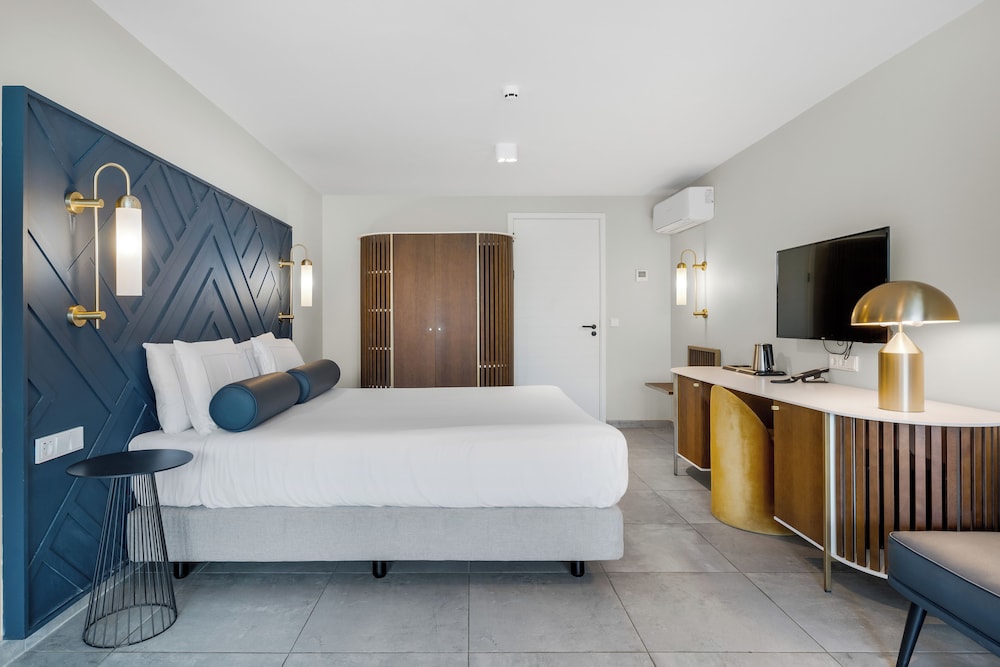Habitación Deluxe, 1 cama de matrimonio grande (Mobility/Hearing, Roll In Shower) del hotel Mangrove Beach Corendon Curacao. Foto 3