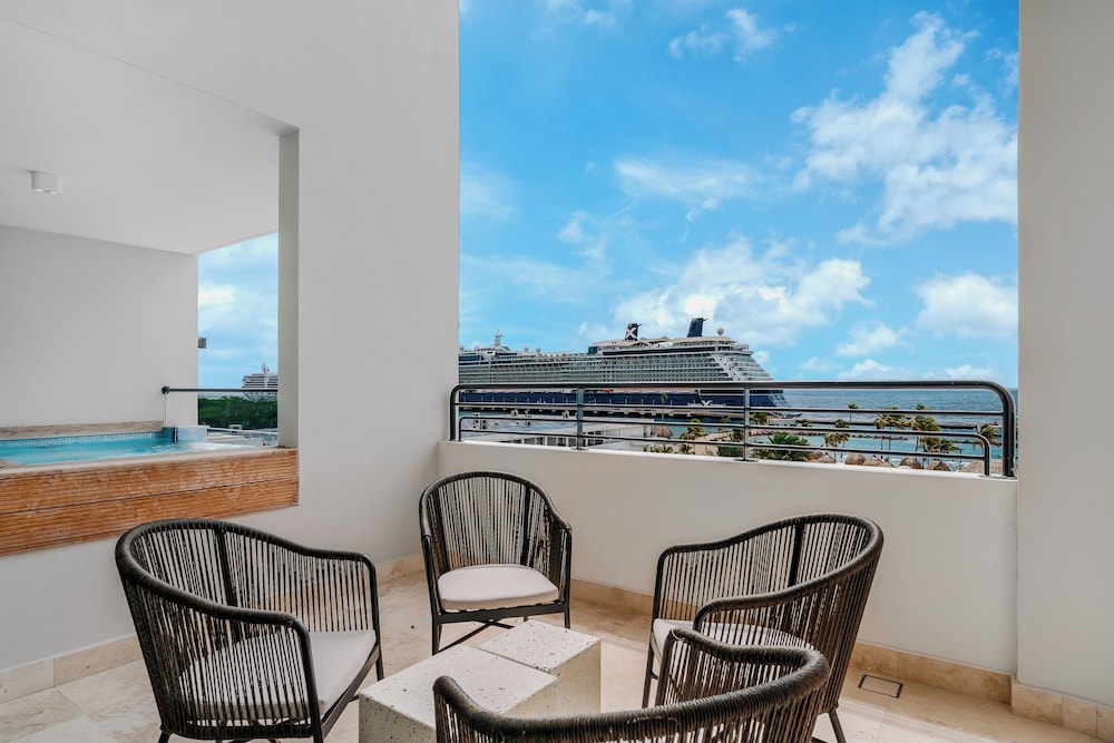Suite, 1 cama de matrimonio grande (Penthouse Suite) del hotel Mangrove Beach Corendon Curacao. Foto 8