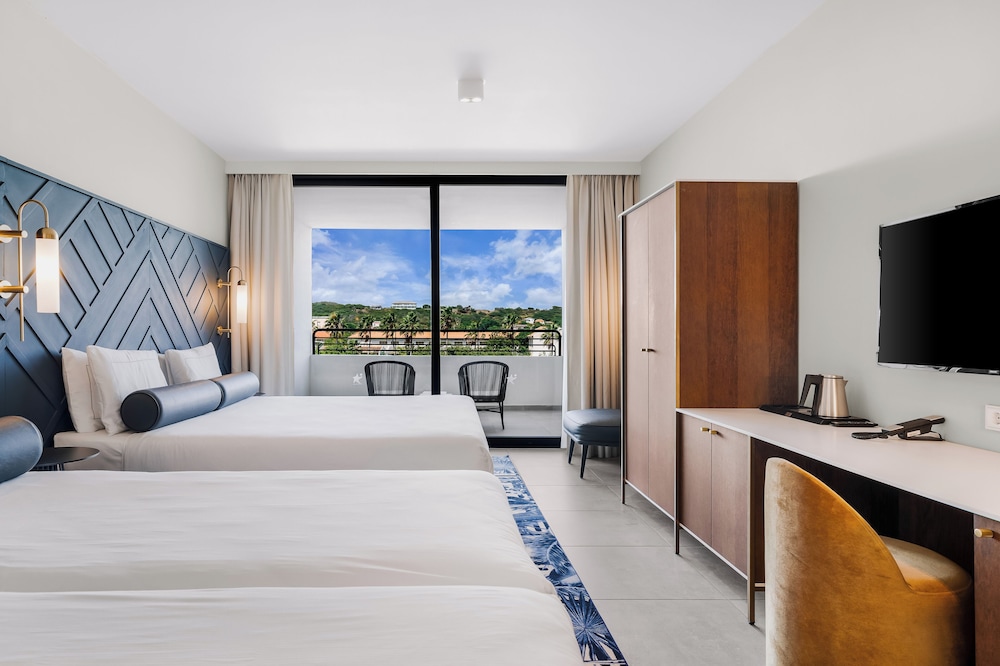 Habitación cuádruple (2 King Beds) del hotel Mangrove Beach Corendon Curacao. Foto 3
