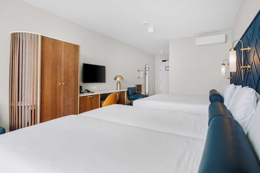 Habitación, varias camas, vistas al mar del hotel Mangrove Beach Corendon Curacao. Foto 4