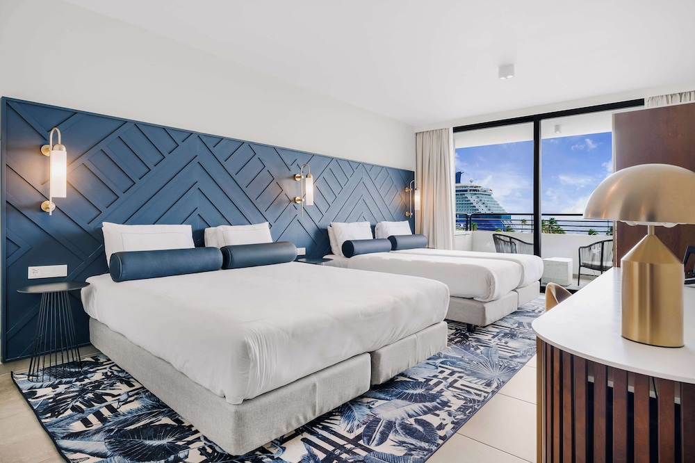 Habitación, varias camas, vistas al mar del hotel Mangrove Beach Corendon Curacao. Foto 5