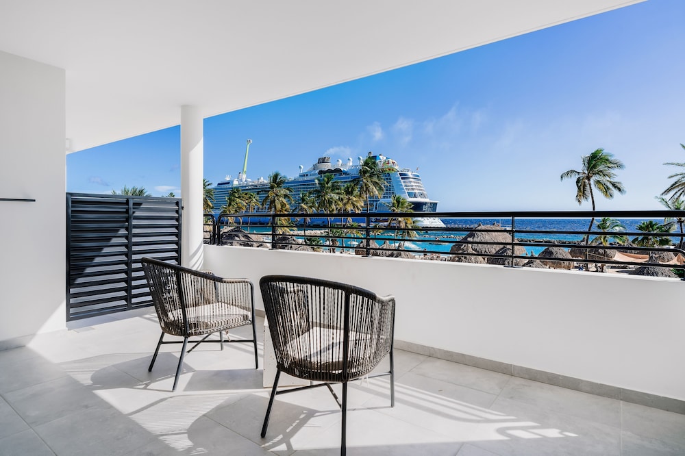 Habitación, varias camas, vistas al mar del hotel Mangrove Beach Corendon Curacao. Foto 8
