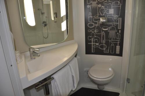 Habitación Estándar con 1 cama doble del hotel ibis Troyes Centre. Foto 15