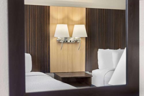 Habitación con 2 camas grandes - No fumadores del hotel Days Inn by Wyndham Tonawanda/Buffalo. Foto 2