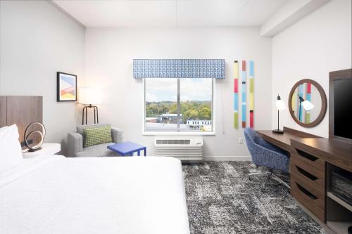 King Room with Microwave/Fridge del hotel Hampton Inn and Suites Rochester Downtown. Foto 3