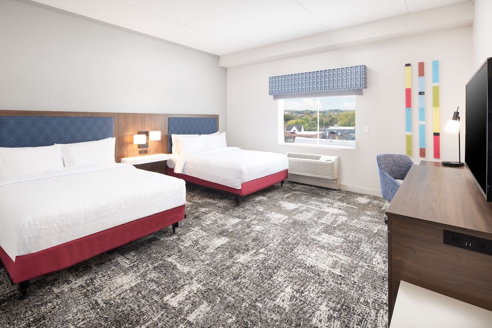 2 Camas Queen Accesibles para Movilidad con Ducha de Acceso del hotel Hampton Inn and Suites Rochester Downtown