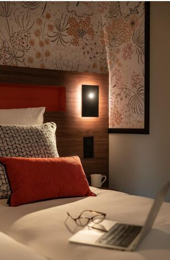 Habitación superior con 2 camas individuales del hotel Mercure Achères St Germain En Laye. Foto 1