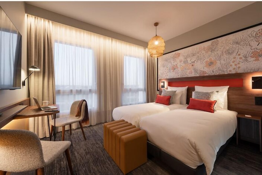 Habitación superior con 2 camas individuales del hotel Mercure Achères St Germain En Laye. Foto 3