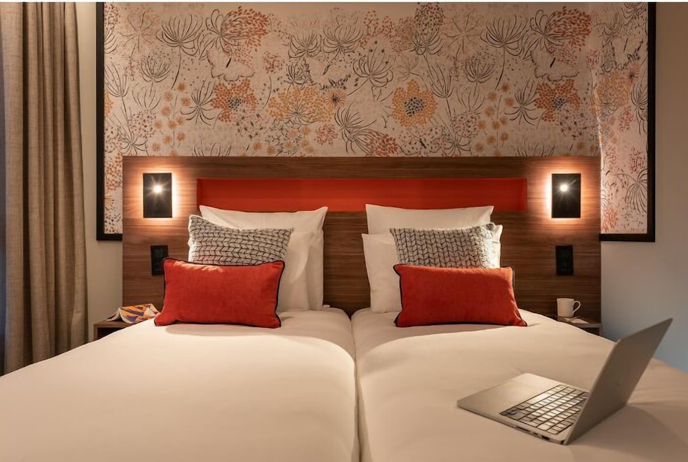 Habitación superior con 2 camas individuales del hotel Mercure Achères St Germain En Laye. Foto 4