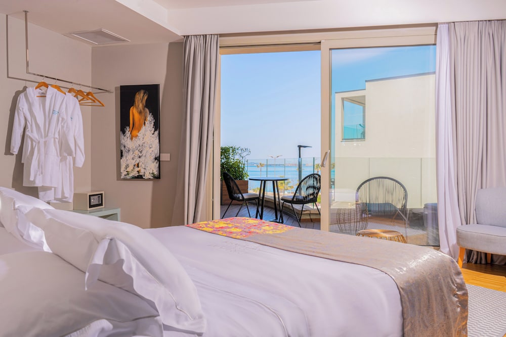 Habitación superior, bañera de hidromasaje del hotel Vlora Priam Affiliated By Melia. Foto 1