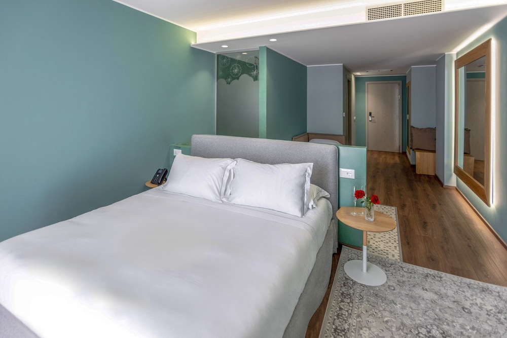 Suite junior, bañera de hidromasaje, vistas al mar del hotel Vlora Priam Affiliated By Melia. Foto 1