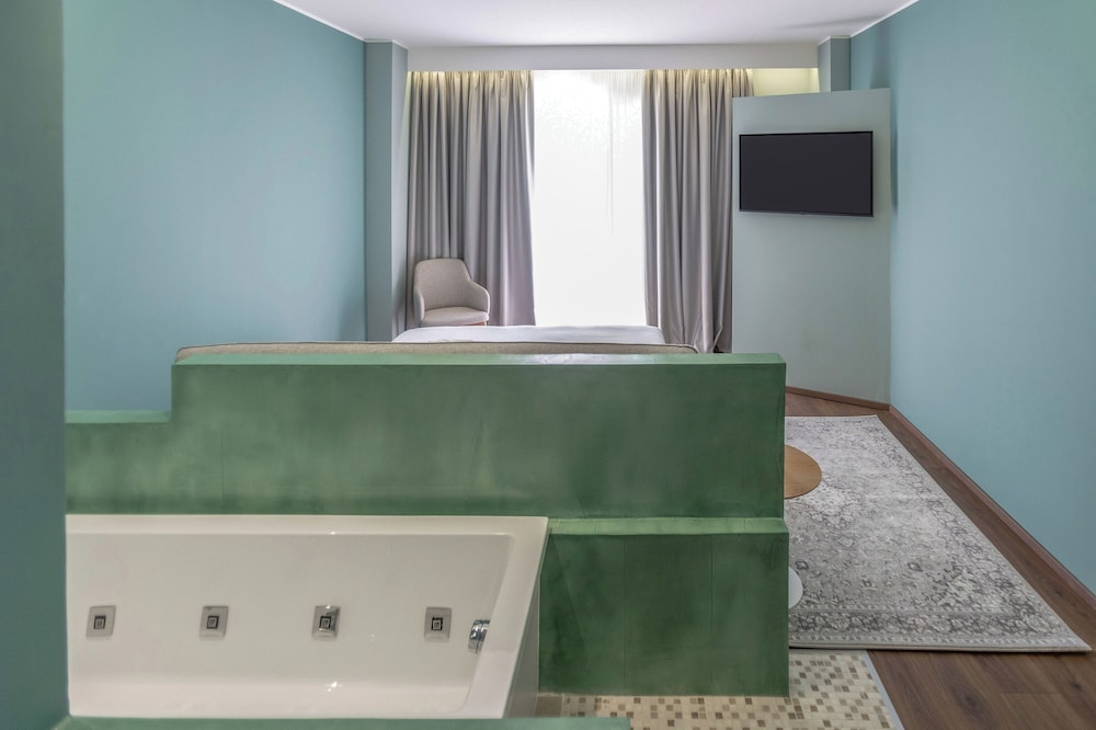 Junior suite Vista Mar Jacuzzi 1 Cama doble Normal del hotel Vlora Priam Affiliated By Melia. Foto 2