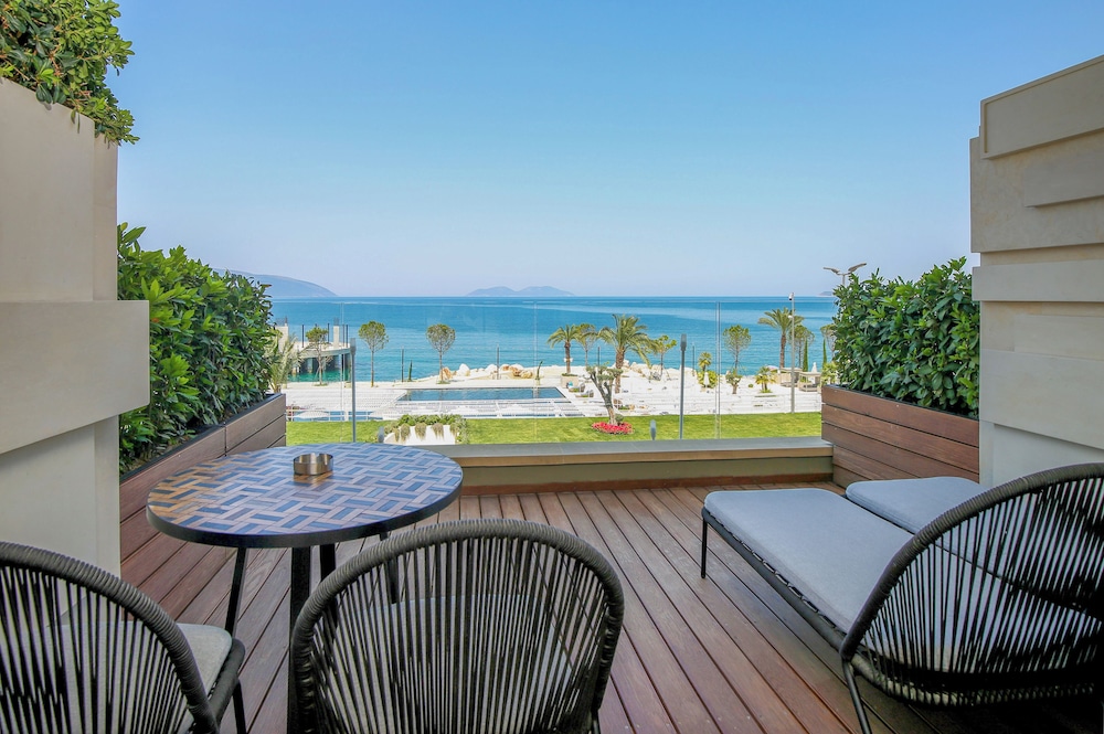 Junior suite Vista Mar Jacuzzi 1 Cama doble Normal del hotel Vlora Priam Affiliated By Melia. Foto 3