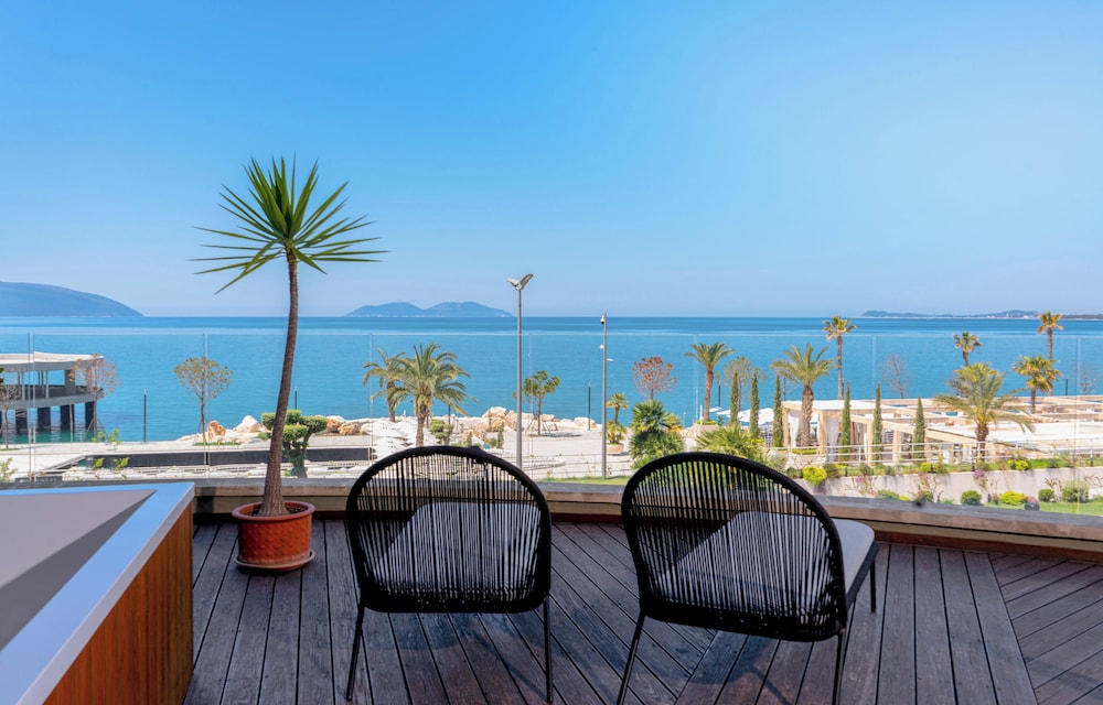 Suite junior, bañera de hidromasaje, vistas al mar del hotel Vlora Priam Affiliated By Melia. Foto 4