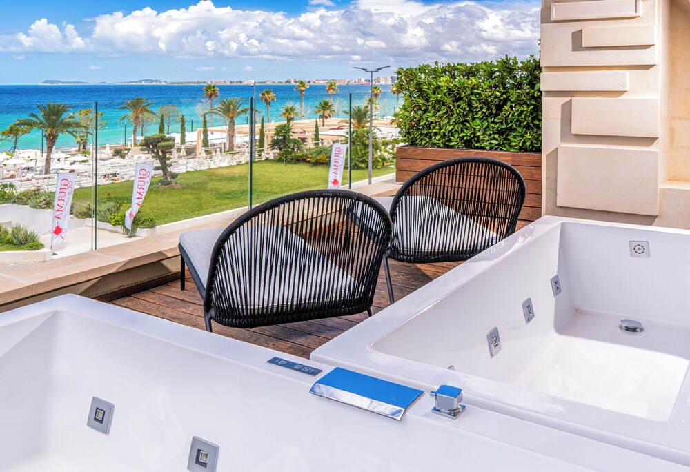 Junior suite Vista Mar Jacuzzi 1 Cama doble Normal del hotel Vlora Priam Affiliated By Melia. Foto 3