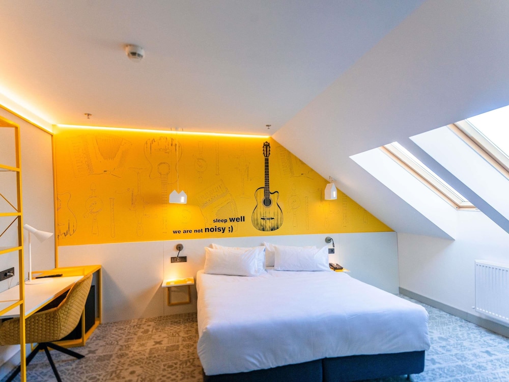 Habitación Superior con 1 cama doble del hotel ibis Styles Sibiu Arsenal
