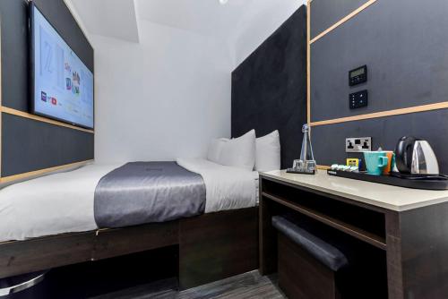Interior Z con cama grande (sin ventanas) del hotel The Z Hotel Trafalgar
