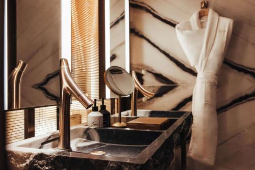 Habitación Doble Deluxe - 2 camas del hotel Sax Paris, LXR Hotels and Resorts