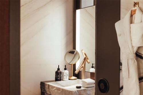 Classic Connecting Two - Room Suite del hotel Sax Paris, LXR Hotels and Resorts. Foto 3