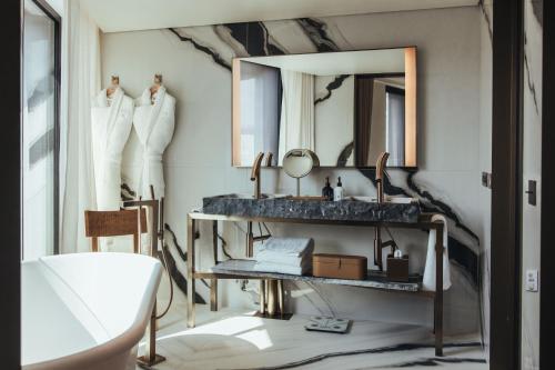 Prestige Junior King Suite del hotel Sax Paris, LXR Hotels and Resorts