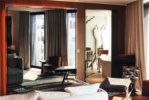 Prestige Junior King Suite del hotel Sax Paris, LXR Hotels and Resorts. Foto 2