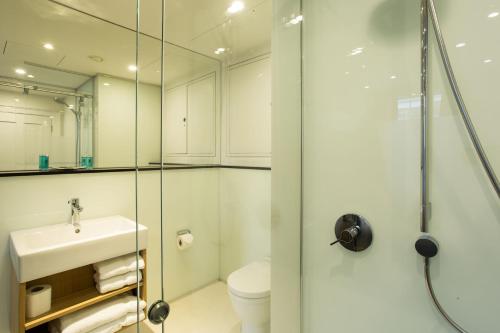 Habitación con cama extragrande. del hotel The Z at Gloucester Place. Foto 3