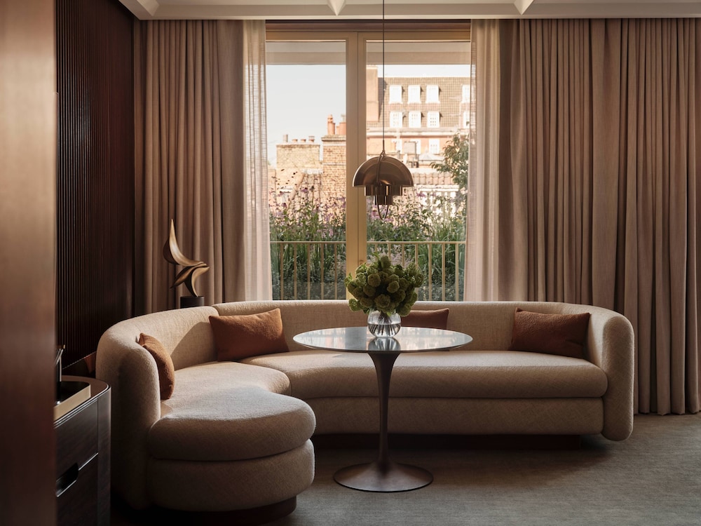 Two - bedroom Premier Mews Suite del hotel The Chancery Rosewood. Foto 2