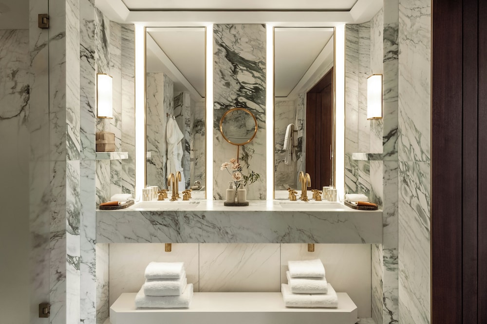 Three - bedroom Grand Premier Mews Suite del hotel The Chancery Rosewood. Foto 3