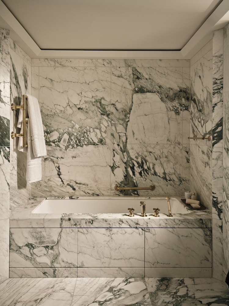 Three - bedroom Grand Premier Mews Suite del hotel The Chancery Rosewood. Foto 4