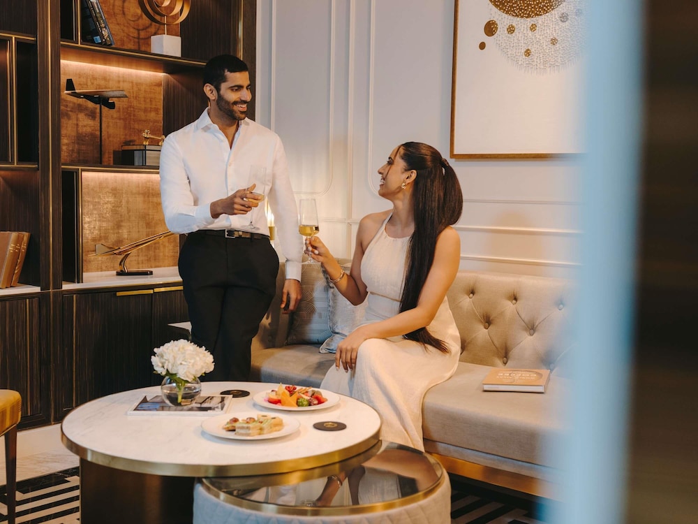 Fairmont Gold, Suite, 1 cama de matrimonio grande del hotel Fairmont Mumbai. Foto 4